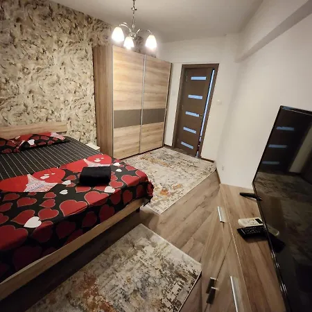 Comfortable Tourist Near Center Apartment